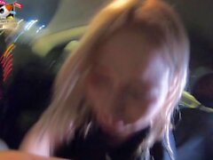 Blowjob duplo público no carro de Best Friends pela Polícia de Trânsito - Kira Viburn e Emma Korti