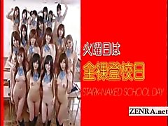 Undertexter två japanska skolflickor remsor naken i klassen