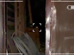 La blogueuse vidéo a passé la nuit dans une maison maudite avec un diable chaud